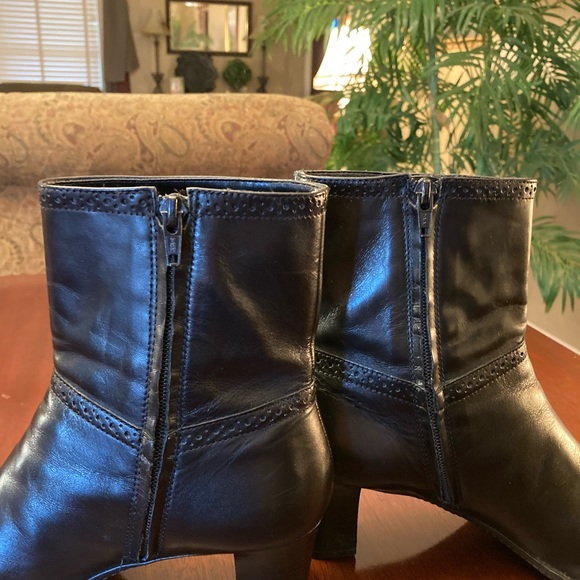 Michelle D black leather 2 1/2” heeled boots.          size 9 1/2M - Picture 8 of 8